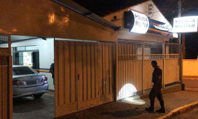 Durante a madrugada uma unidade da PM em Alfenas foi atingida por tiros(foto: Reprodução da Internet/WhatsApp) Durante a madrugada uma unidade da PM em Alfenas foi atingida por tiros(foto: Reprodução da Internet/WhatsApp)
