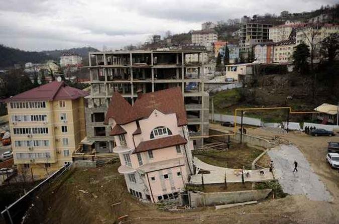 Por sorte, ningu�m ficou ferido(foto: AFP PHOTO / MIKHAIL MORDASOV )