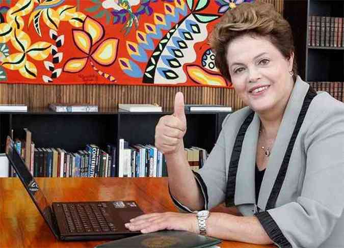 Dilma responde ao pedido de um internauta e posta foto fazendo 'joinha'(foto: Reproduo/Facebook)