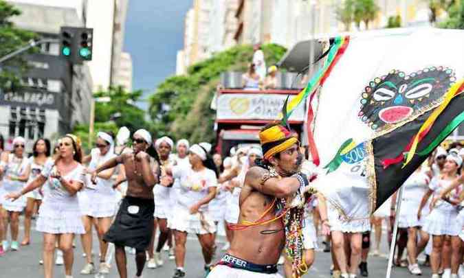No ano passado, bloco carnavalesco arrastou mais de 100 mil folies pelas ruas do Centro da capital(foto: Alexandre Guzanshe/EM/D.A Press)