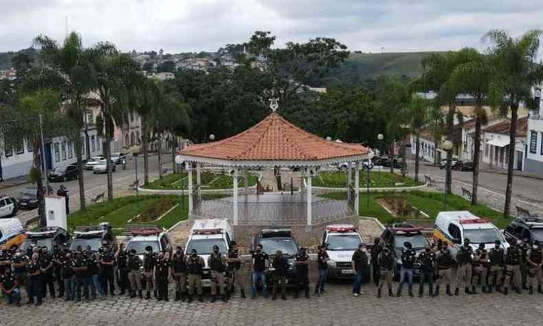 Um total de 111 policiais, civis e militares, participaram da operao Ponto Final(foto: PCMG/Divulgao )