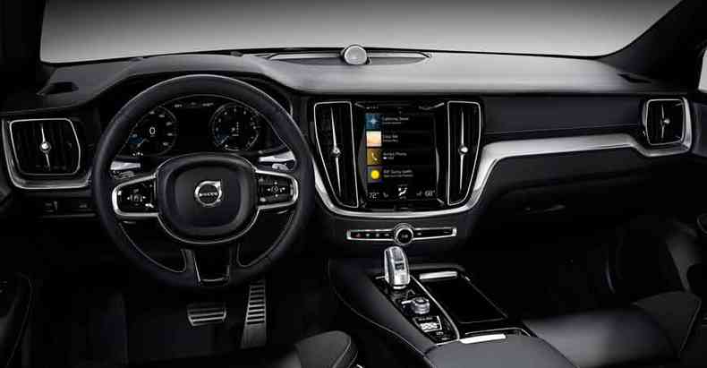 O interior tem acabamento sofisticado e multimdia Sensus Connect com tela ttil de nove polegadas(foto: Volvo/Divulgao)
