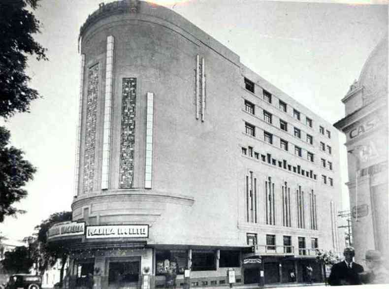 Imagem da fachada do Cine Brasil em 1955; imvel foi reformado e reaberto em 2013(foto: Arquivo/EM 21/5/1955)