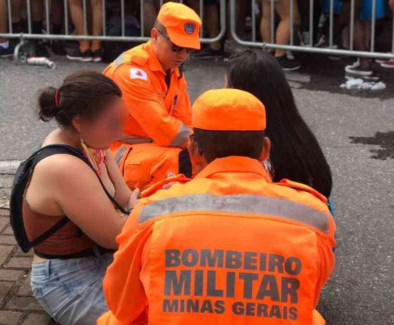 Bombeiros atendem foliões embriagados no tipo de ocorrência mais frequente do carnaval(foto: CBMMG)