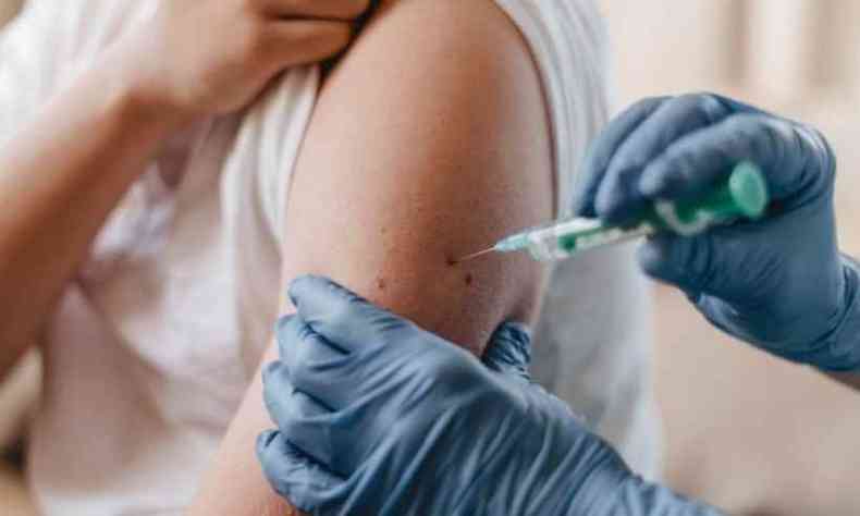 Vacinao de adolescentes est suspensa no Brasil