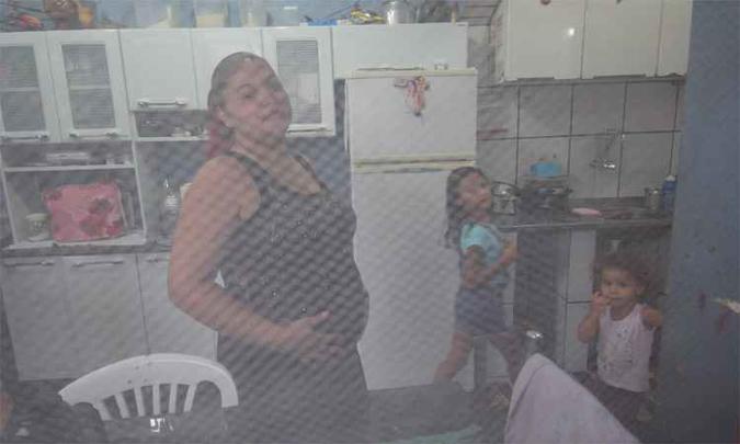 As janelas da casa da gestante Cyndi Araújo, ainda não vacinada, também foram cercadas para barrar a entrada de mosquitos(foto: Gladyston Rodrigues/EM/DA Press) As janelas da casa da gestante Cyndi Araújo, ainda não vacinada, também foram cercadas para barrar a entrada de mosquitos(foto: Gladyston Rodrigues/EM/DA Press)