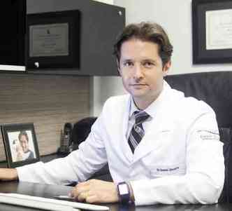 O mdico ortopedista especializado em coluna vertebral e diretor do NOT - Ncleo de Ortopedia e Traumatologia, Daniel Oliveira