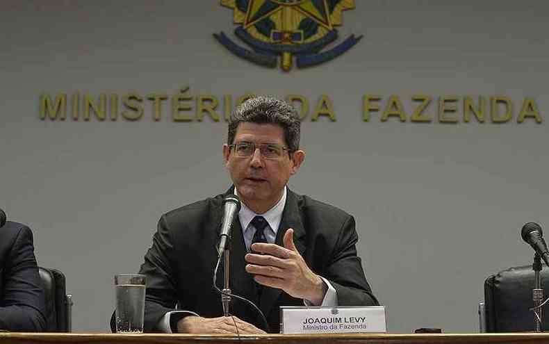 Joaquim Levy apresentou a presidente Dilma uma srie de impostos que podem ser reajustados para complementar o ajuste fiscal (foto: Marcelo Ferreira/CB/D.A. Press)