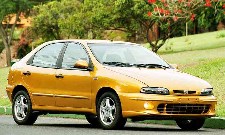 Com cinco portas e linhas arredondadas, hatchback foi apresentado no Brasil durante o Salo do Automvel de 1998(foto: Eduardo Rocha/RR %u2013 21/6/01 - Fiat/Divulgao)