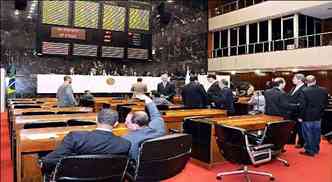 O projeto de resoluo precisar ser aprovado por pelo menos 20 deputados, em votao com mnimo de 39(foto: Ricardo Barbosa/ALMG- 11/07/13)