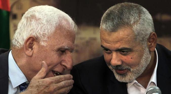 Chefes do Fatah (esquerda) e do Hamas (direita) conversam em encontro que uniu os dois grupos em governo palestino. Aliança irrita israel e os Estados Unidos(foto: SAID KHATIB/AFP) Chefes do Fatah (esquerda) e do Hamas (direita) conversam em encontro que uniu os dois grupos em governo palestino. Aliança irrita israel e os Estados Unidos(foto: SAID KHATIB/AFP)