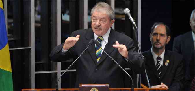 Lula afirmou que a marca do governo Dilma Rousseff  a mesma daquela defendida durante a campanha eleitoral: a continuidade e o aprofundamento(foto: Zeca Ribeiro / Cmara dos Deputados)