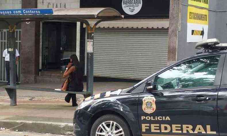 Polcia Federal em prdio da Regio Centro-Sul da capital onde cumpriu mandado de busca e apreenso na Joalheria Ciala, atacado de relgios(foto: Paulo Filgueiras/EM/D.A Press)