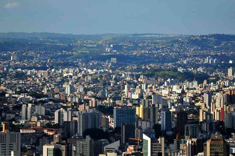 Vista de Belo Horizonte no fim de tarde: cidade j registrou quase metade do volume de chuvas previsto para o ms(foto: Tlio Santos/EM/D.A Press)