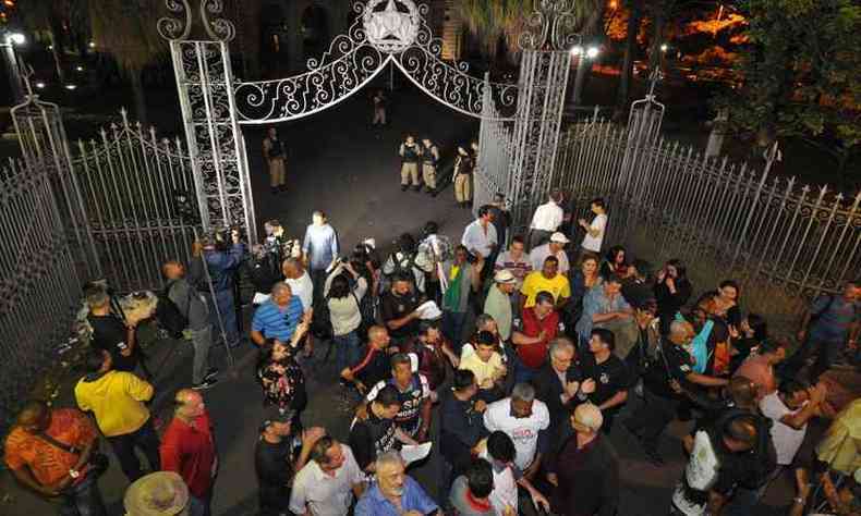 Momento em que manifestantes deixaram o Palácio da Liberdade(foto: Marcos Vieira/EM/D.A Press)