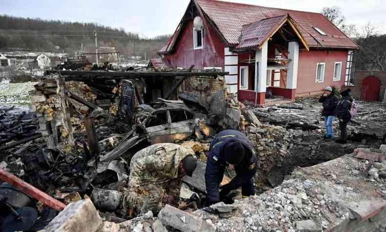 Na foto, residncias destrudas na regio de Kiev, capital da Ucrnia 