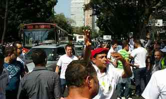 Taxistas fecharam o trnsito na Avenida Afonso Pena, sentido Centro(foto: Beto Novaes/EM/DA Press)