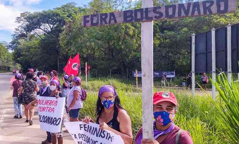 As mulheres fizeram um protesto pacfico e pedir 