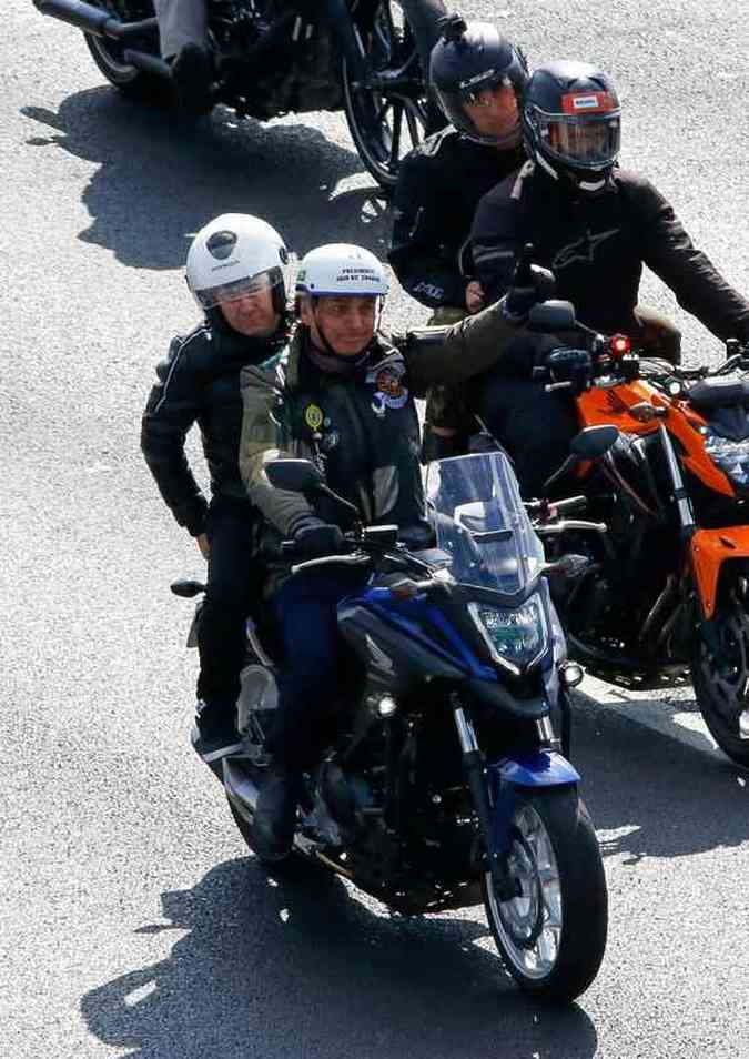 Bolsonaro participa de motociata com apoiadores em So PauloAFP / Miguel SCHINCARIOL