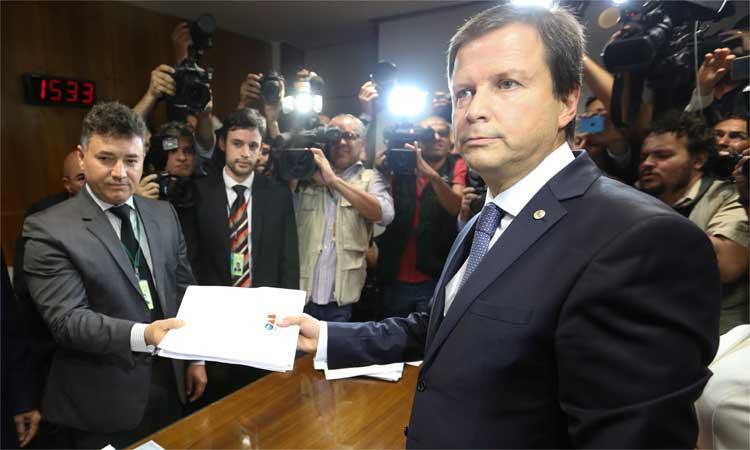 https://i.em.com.br/EKF8YpGGG9GaNAsAWOA2Sd20Q-U=/smart/imgsapp.em.com.br/app/noticia_127983242361/2017/08/17/892692/20170817120937924459u.jpg