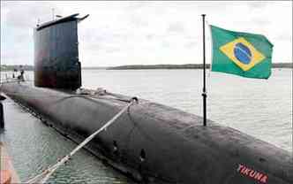 Submarino da Marinha brasileira: gastos com defesa atingem R$ 72 bilhes (foto: Elias Medeiros/CB DA Press)