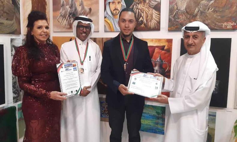Imagem do artista Eduardo Carvalho com dois prncipes em Dubai