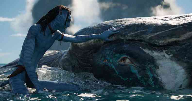 Criatura protagonista de Avatar: O caminho da gua contracena com animal parecido com baleia 