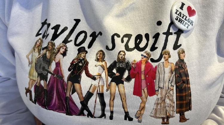 F veste moletom com estampa da Taylor Swift