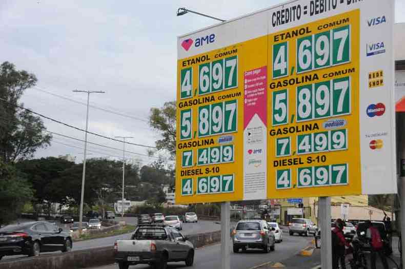 Gasolina, gs veicular, etanol e diesel mantm elevao de preos destacada no custo de vida este ano (foto: Juarez Rodrigues/EM/D.A Press)