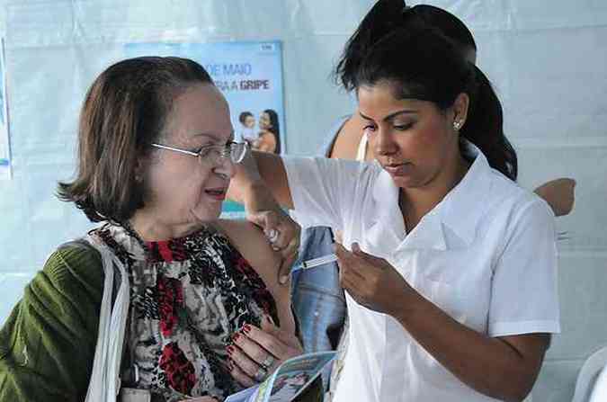 Secretaria de Sade alerta que a procura pela vacina pelos adultos acima de 60 anos ainda no  a ideal (foto: Beto Novaes/EM DA Press)