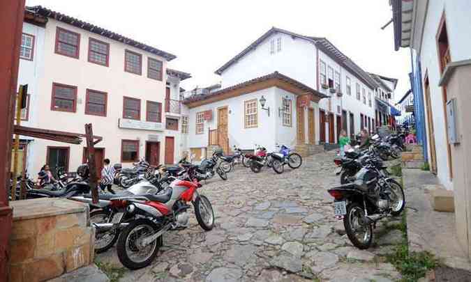 Ponto turstico da cidade  invadido por motos. Pedestres protestam(foto: Leandro Couri/EM/D.A Press)