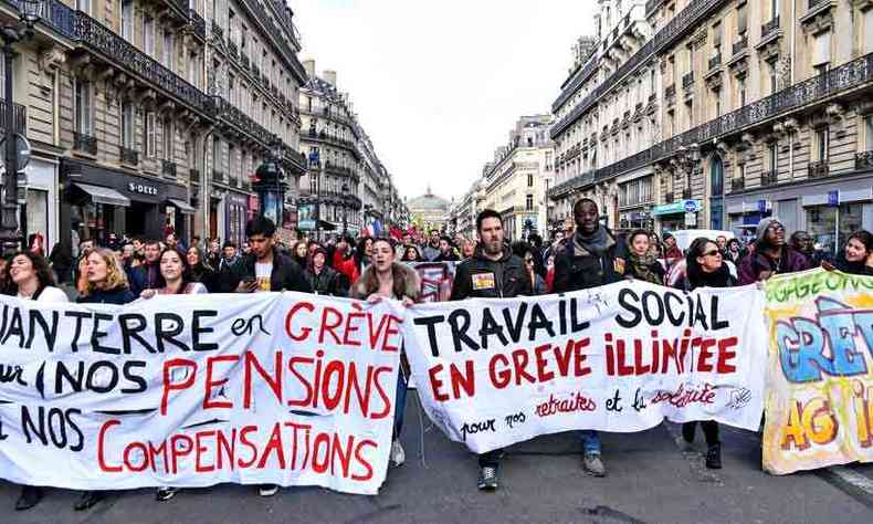 O ano de 2020 comeou com intensos movimentos grevistas na Frana, por causa da reforma previdenciria(foto: Alain JOCARD/AFP -17/2/20)