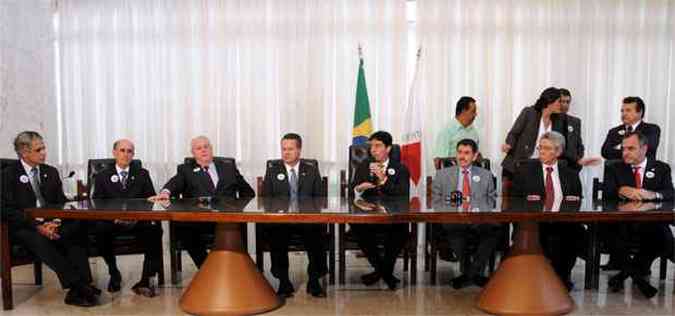 Presidentes das assembleias dos estados do sudeste estiveram presentes no debate para discutir a dvida dos estados com  Unio(foto: Guilherme Dardanhan /ALMG )