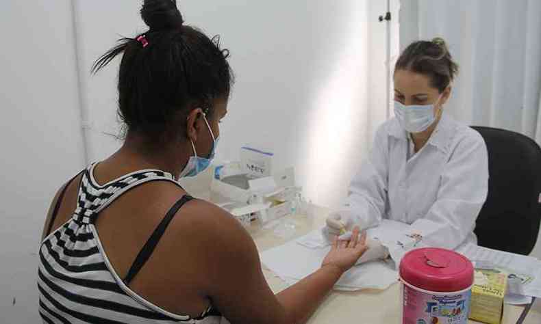 Os testes rpidos para detectar se a pessoa est contaminada com o vrus de doenas sexualmente transmissveis, j esto sendo feitos(foto: Divulgao PMCF)