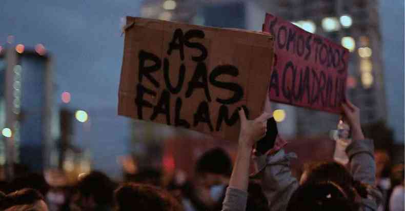 Democracia em vertigem, documentrio de Petra Costa sobre o processo de impeachment da presidente Dilma Rousseff, est entre os 15 semifinalistas da categoria(foto: Netlix/Divulgao)