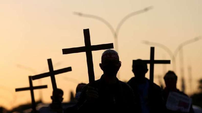 Estudo preliminar traa hipteses para esmiuar justamente o quanto o Brasil perdeu - e deixou de ganhar - com as vidas que esto se esvaindo na pandemia(foto: Reuters)