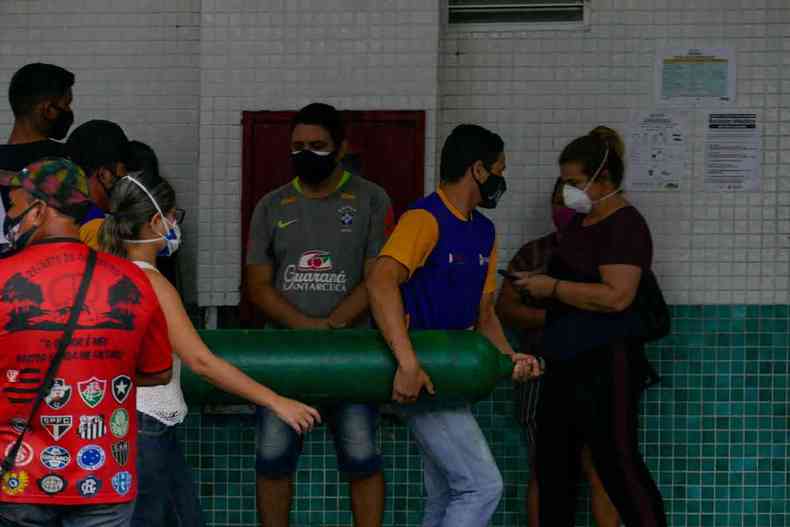 Sem oxignio suficiente, foi necessria a transferncia de pacientes do Amazonas para outros estados