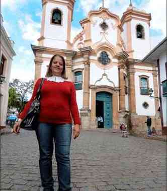 Judith Gomes e a igreja: ela foi a ltima a coroar Nossa Senhora do Pilar(foto: Beto Novaes/EM/D.A Press)