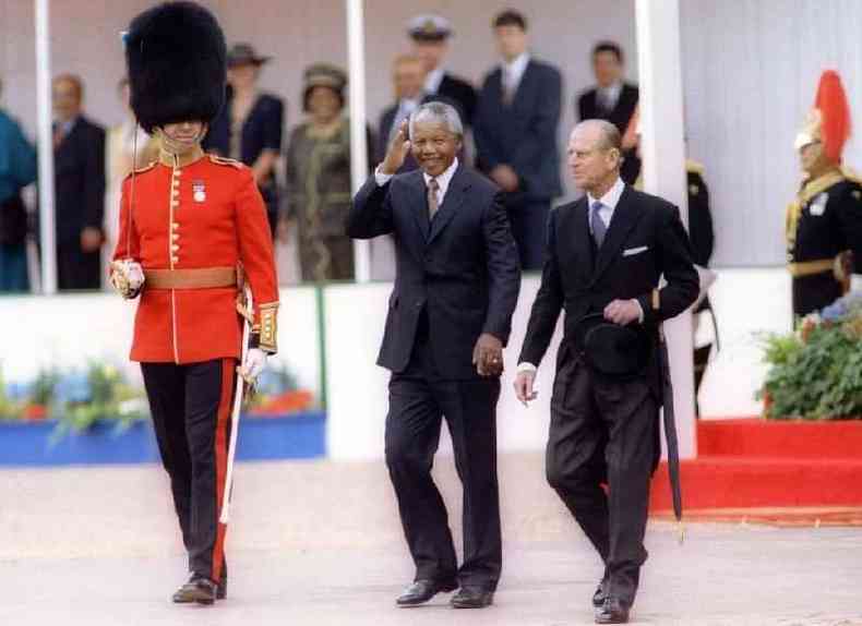 Em 1996, o duque acompanhou o presidente sul-africano Nelson Mandela, no primeiro dia de sua visita de Estado  Gr-Bretanha.(foto: PA)