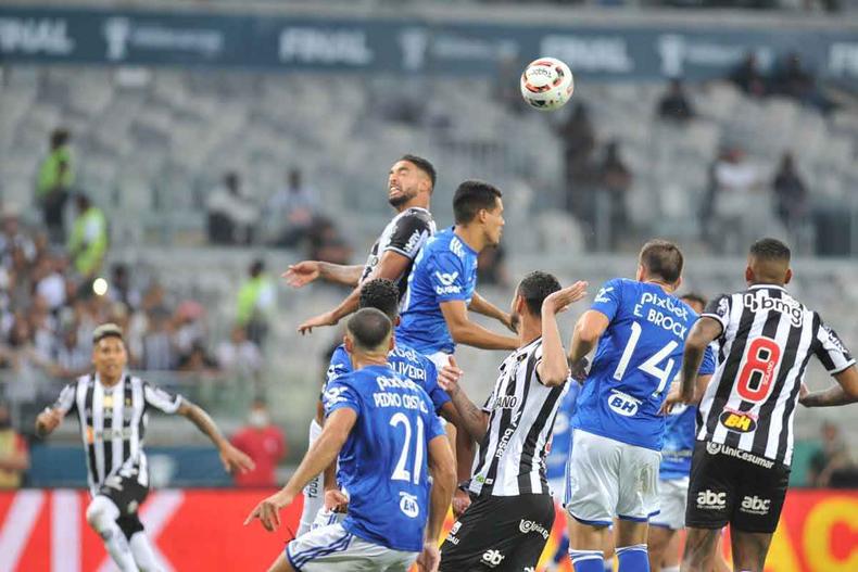 Lance do jogo de futebol de Atlético-MG e Cruzeiro pela final do Campeonato Mineiro, no Mineirão