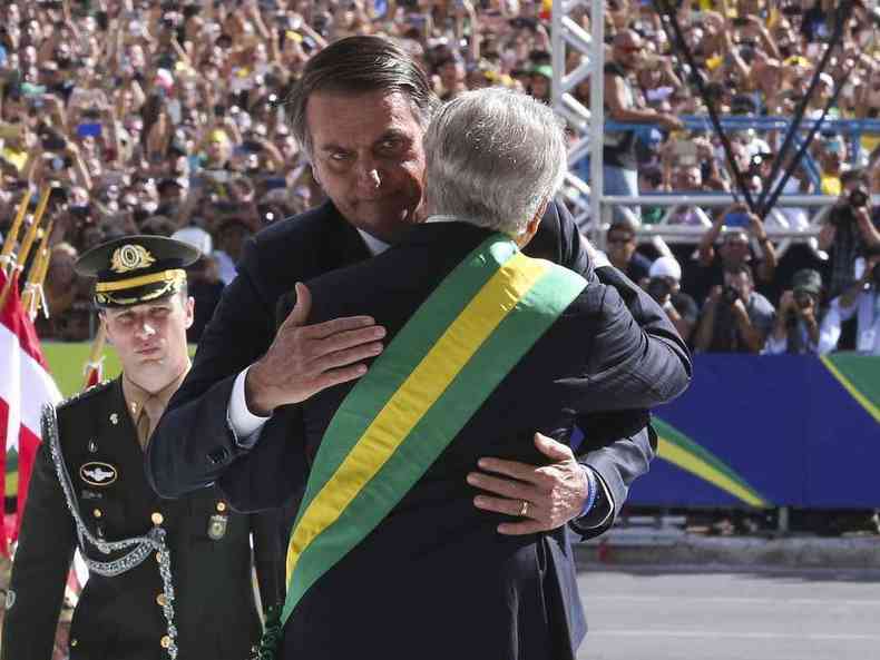 Bolsonaro e Temer durante a passagem da faixa presidencial(foto: Valter Campanato/Agncia Brasil)