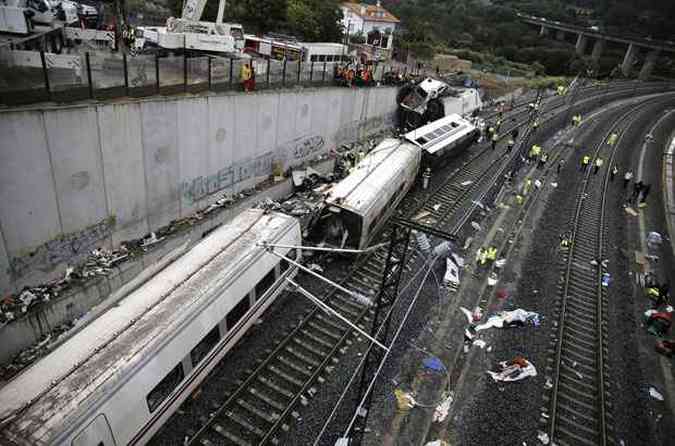 Trem estaria a 190 km/ em trecho onde a velocidade permitida  de 80 km/h(foto: EMILIO LAVANDEIRA / POOL / AFP)