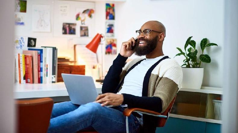 Em alguns casos, profissionais introvertidos foram mais capazes de atender às necessidades dos clientes trabalhando remotamente(foto: Getty Images) Em alguns casos, profissionais introvertidos foram mais capazes de atender às necessidades dos clientes trabalhando remotamente(foto: Getty Images)