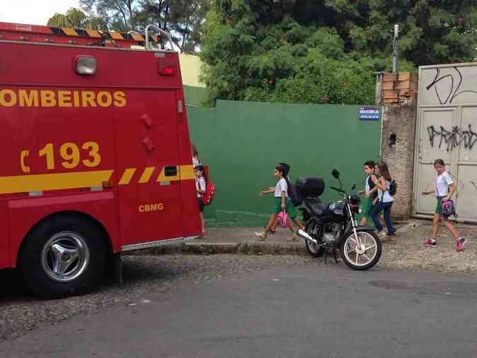 Conforme militares que estiveram na escola, o problema teve incio por volta das 14h30, na escola que fica prximo ao Juizado Especial de Betim. Duas viaturas foram ao local e por volta das 15h o vazamento j havia sido controlado. Edsio Ferreira/EM/D.A Press