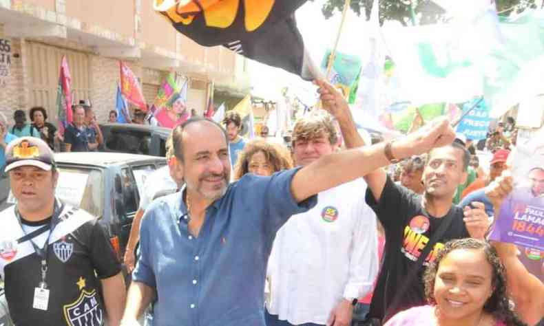 Alexandre Kalil (PSD), em caminhada no Alto Vera Cruz, em BH