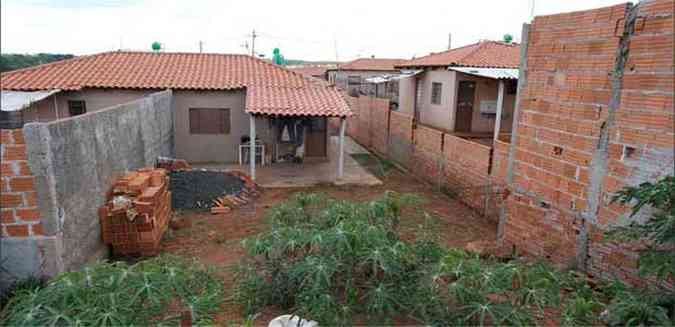 Casas do Shopping Park: unidade mvel da Caixa vai circular pelo conjunto para ouvir as queixas dos moradores (foto: Cleiton Borges/EM/D.A PRESS)