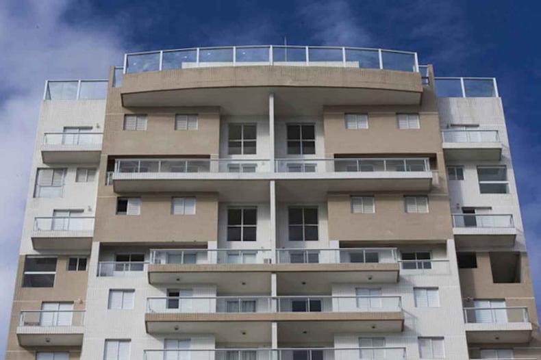 Foto do alto do Condomnio Solares, com foco no triplex do Guaruj