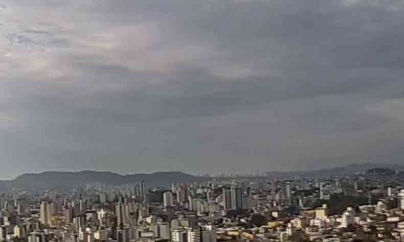 Cu amanhece nublado na capital mineira neste domingo(foto: Coordenadoria Municipal de Defesa Civil/Divulgao)