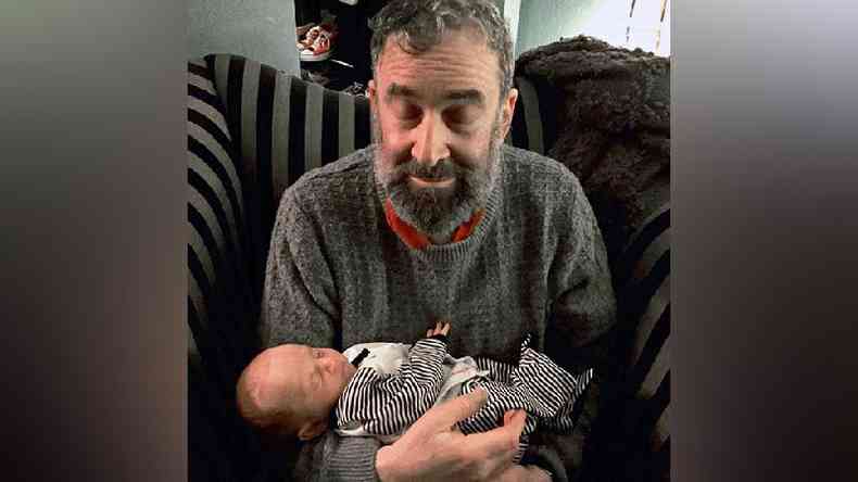 Ira Alterman com seu neto Colin(foto: BBC)