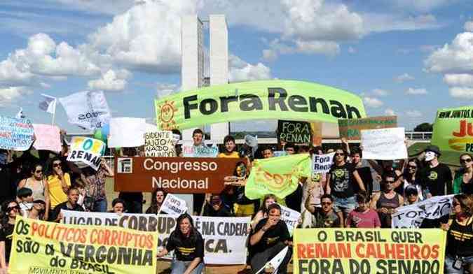 Em Braslia, cerca de 60 pessoas marcharam do Museu da Repblica at o gramado do Congresso Nacional(foto: Marcello Casal Jr/ABr)